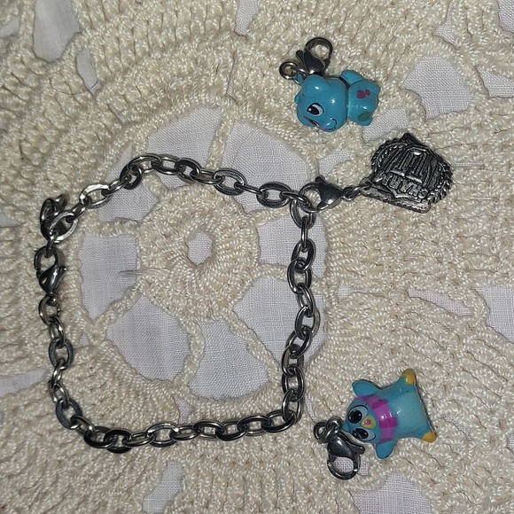 Charm u bracelet and 2 charms - Picture 1 of 4
